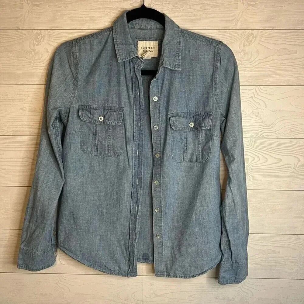 Forever 21 long sleeve denim button front shirt Size Small